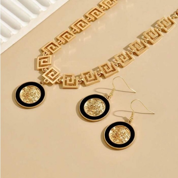 🌺 NEW! 🌺 Greek Key Lion Head Yellow Gold-tone Necklace & Earrings Set - Picture 2 of 4